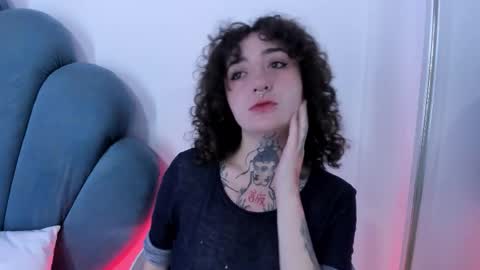 DaphneBlunt online show from November 12, 2025, 1:44 pm