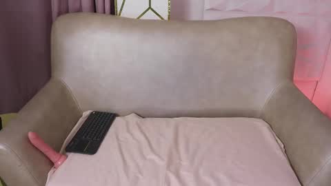 Daphne online show from February 12, 2025, 8:07 pm