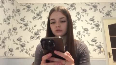 Snapshot of daphnesterlace chatting on May 11, 2026, 9:56 pm Emilia online show from May 11, 2026, 9:56 pm