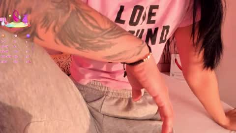 Daphne online show from November 5, 2025, 1:33 pm