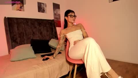 Daphne online show from December 3, 2025, 8:29 pm