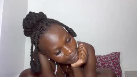 ESTHER online show from October 21, 2025, 6:41 pm