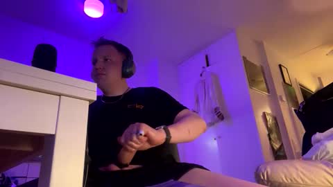 Snapshot of darhuset chatting on June 3, 2026, 12:57 am Darhuset online show from June 3, 2026, 12:57 am