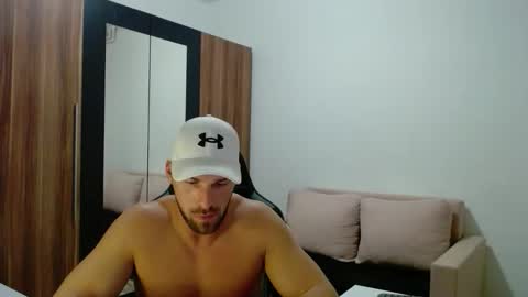 darius_94 online show from November 11, 2025, 4:40 pm