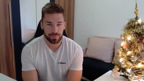 darius_94 online show from December 1, 2025, 7:24 am