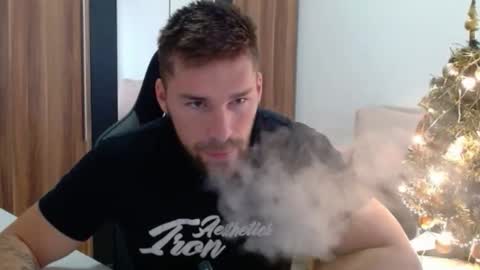 Snapshot of darius_94 chatting on December 22, 2025, 11:18 am darius_94 online show from December 22, 2025, 11:18 am