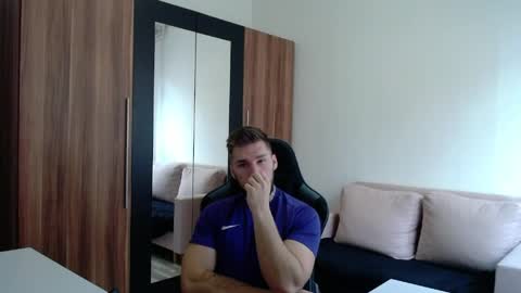 darius_94 online show from April 1, 2026, 6:36 am