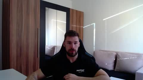 darius_94 online show from April 8, 2026, 5:18 am