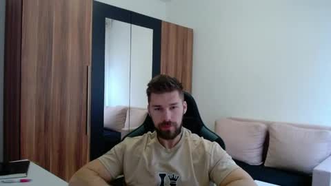 darius_94 online show from April 10, 2026, 6:07 am