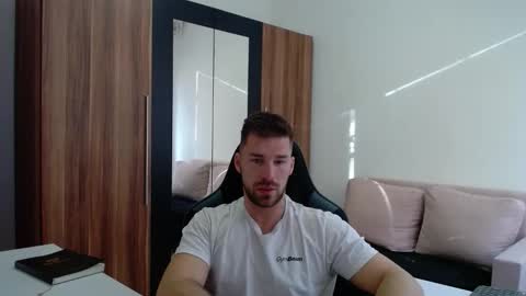 darius_94 online show from April 19, 2026, 5:29 am