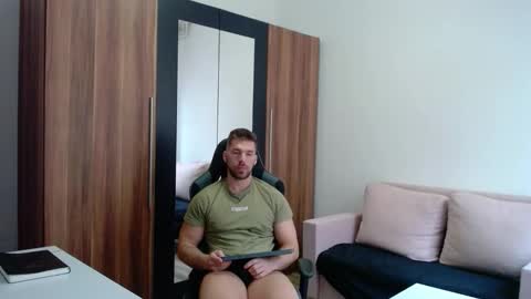 darius_94 online show from April 23, 2026, 4:46 am