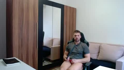 darius_94 online show from April 24, 2026, 4:48 am