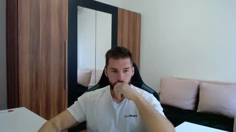 darius_94 online show from June 6, 2026, 4:28 am