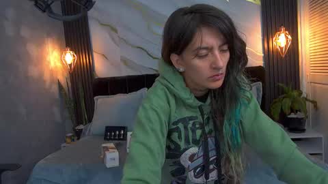 Snapshot of dark_dominika chatting on May 6, 2026, 1:05 pm dark_dominika online show from May 6, 2026, 1:05 pm