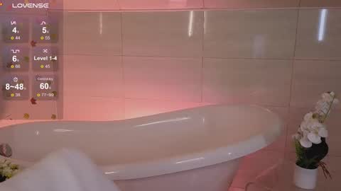 Lola online show from October 7, 2025, 1:58 am