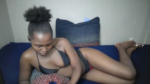 dark_lovly online show from March 4, 2026, 7:36 am