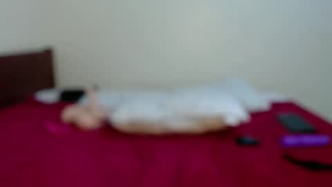 dark_qween online show from March 12, 2025, 5:07 pm