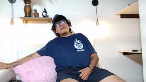 dark_yeager online show from April 19, 2026, 7:05 pm