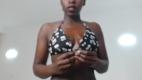 Snapshot of darkberry_ebony2 chatting on July 3, 2026, 3:35 am Vee online show from July 3, 2026, 3:35 am