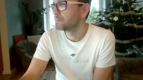 darkhaired34 online show from December 30, 2024, 7:37 am