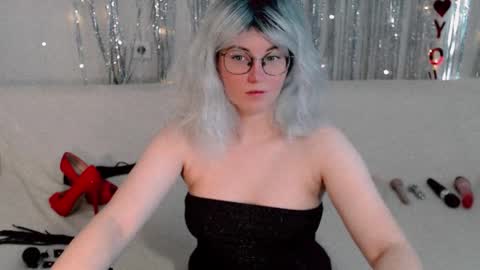 Kelly online show from September 12, 2025, 6:02 am