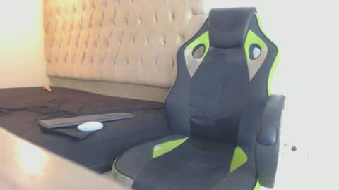 darkknightx01 online show from October 27, 2025, 12:58 am