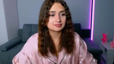 Amelie online show from June 19, 2026, 7:06 pm