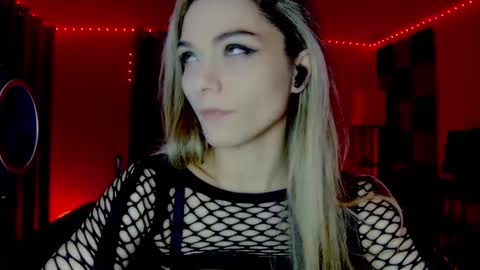 roseredgoddess online show from November 19, 2025, 4:34 am