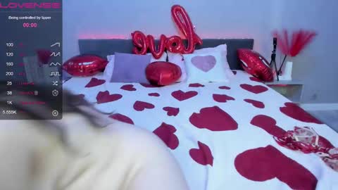 darlenedolce online show from February 16, 2025, 12:21 pm