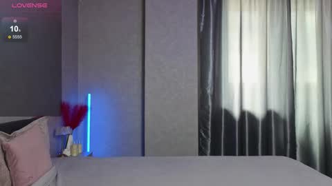 darlenedolce online show from September 19, 2025, 11:00 am