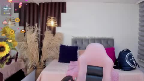 Snapshot of darling_spoiled chatting on May 19, 2026, 10:43 am darling online show from May 19, 2026, 10:43 am