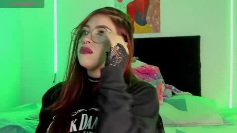 Darlyhooper online show from April 15, 2026, 11:38 pm