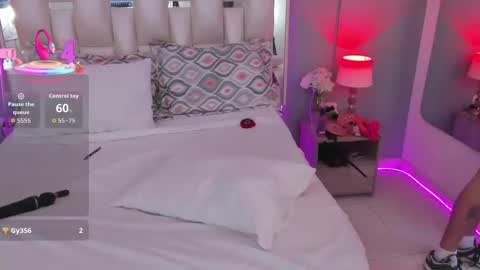 darlyn_tenderhot__ online show from September 15, 2025, 4:18 pm