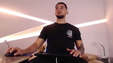 Snapshot of daron_66 chatting on October 25, 2025, 1:40 pm Kael online show from October 25, 2025, 1:40 pm