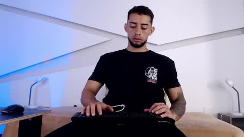 Snapshot of daron_66 chatting on October 29, 2025, 1:35 pm Kael online show from October 29, 2025, 1:35 pm