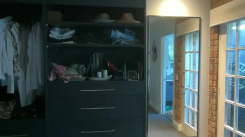 dartanian0001 online show from September 25, 2025, 8:56 pm