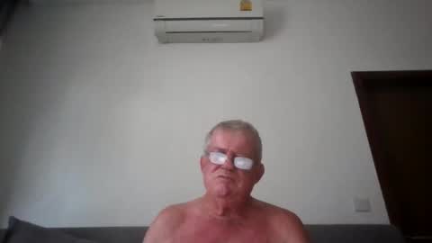 Snapshot of darwincock chatting on June 5, 2026, 6:52 am darwincock online show from June 5, 2026, 6:52 am