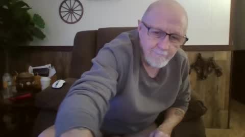 dave571960 online show from February 6, 2025, 12:16 pm