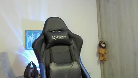 DAVE MAX online show from October 7, 2025, 3:31 pm