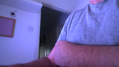 davesu12345 online show from February 10, 2025, 8:20 am