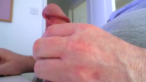 davesu12345 online show from February 24, 2025, 8:17 am