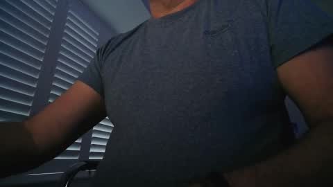 davesu12345 online show from February 11, 2026, 7:35 am