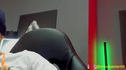 Snapshot of david_jons7 chatting on May 28, 2026, 12:52 am David Jons online show from May 28, 2026, 12:52 am