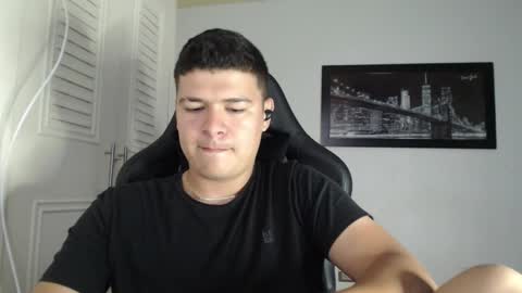 Snapshot of david_smit_ chatting on January 27, 2025, 10:06 pm david smit online show from January 27, 2025, 10:06 pm