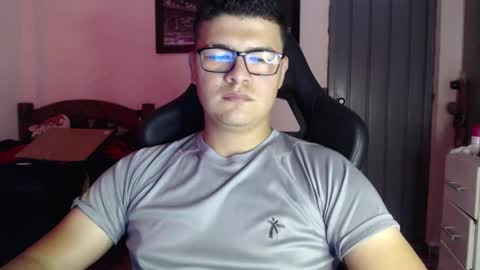 Snapshot of david_smit_ chatting on February 19, 2025, 6:43 pm david smit online show from February 19, 2025, 6:43 pm