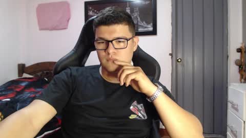 Snapshot of david_smit_ chatting on February 21, 2025, 4:26 pm david smit online show from February 21, 2025, 4:26 pm