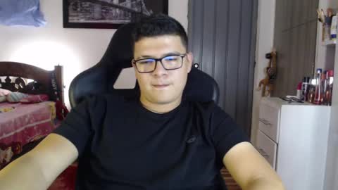 Snapshot of david_smit_ chatting on February 21, 2025, 8:49 pm david smit online show from February 21, 2025, 8:49 pm