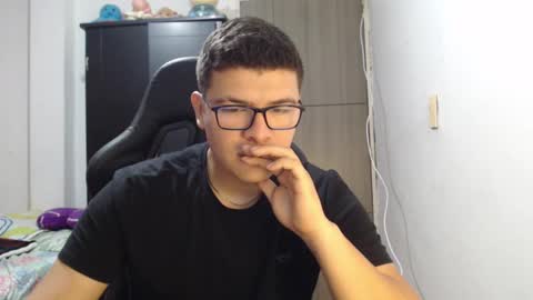 Snapshot of david_smit_ chatting on February 28, 2025, 3:26 pm david smit online show from February 28, 2025, 3:26 pm