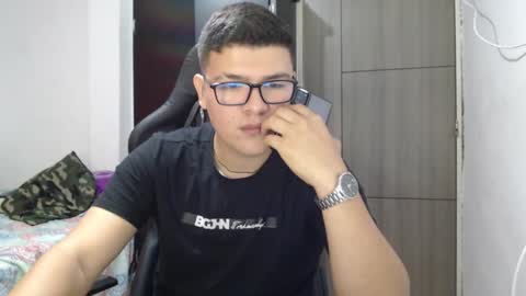 Snapshot of david_smit_ chatting on March 6, 2025, 3:24 pm david smit online show from March 6, 2025, 3:24 pm