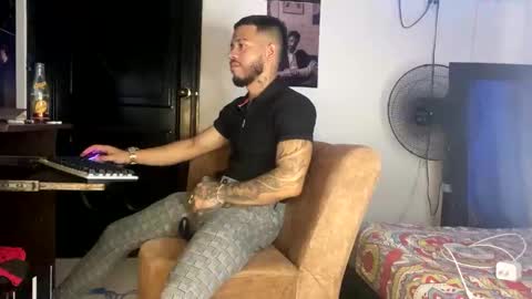 Snapshot of davide_daniels chatting on December 23, 2024, 3:29 am Davide online show from December 23, 2024, 3:29 am